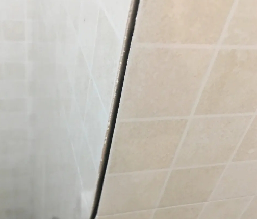 江口瓷砖空鼓维修公司分享阳台瓷砖脱落的修复过程可以分为以下几个步骤